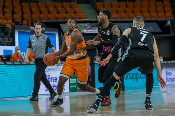 敏锐的门前 敏锐的门前